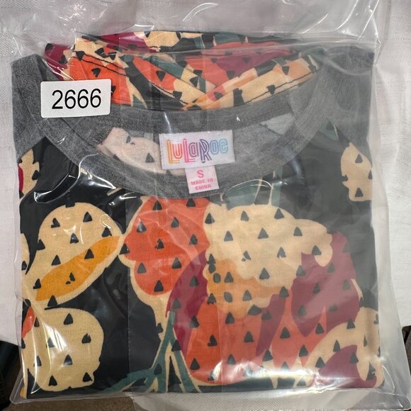 LuLaRoe RANDY Black Gran Floral Hibiscus Flower Yellow Raglan Tee Shirt SMALL S - Picture 6 of 6